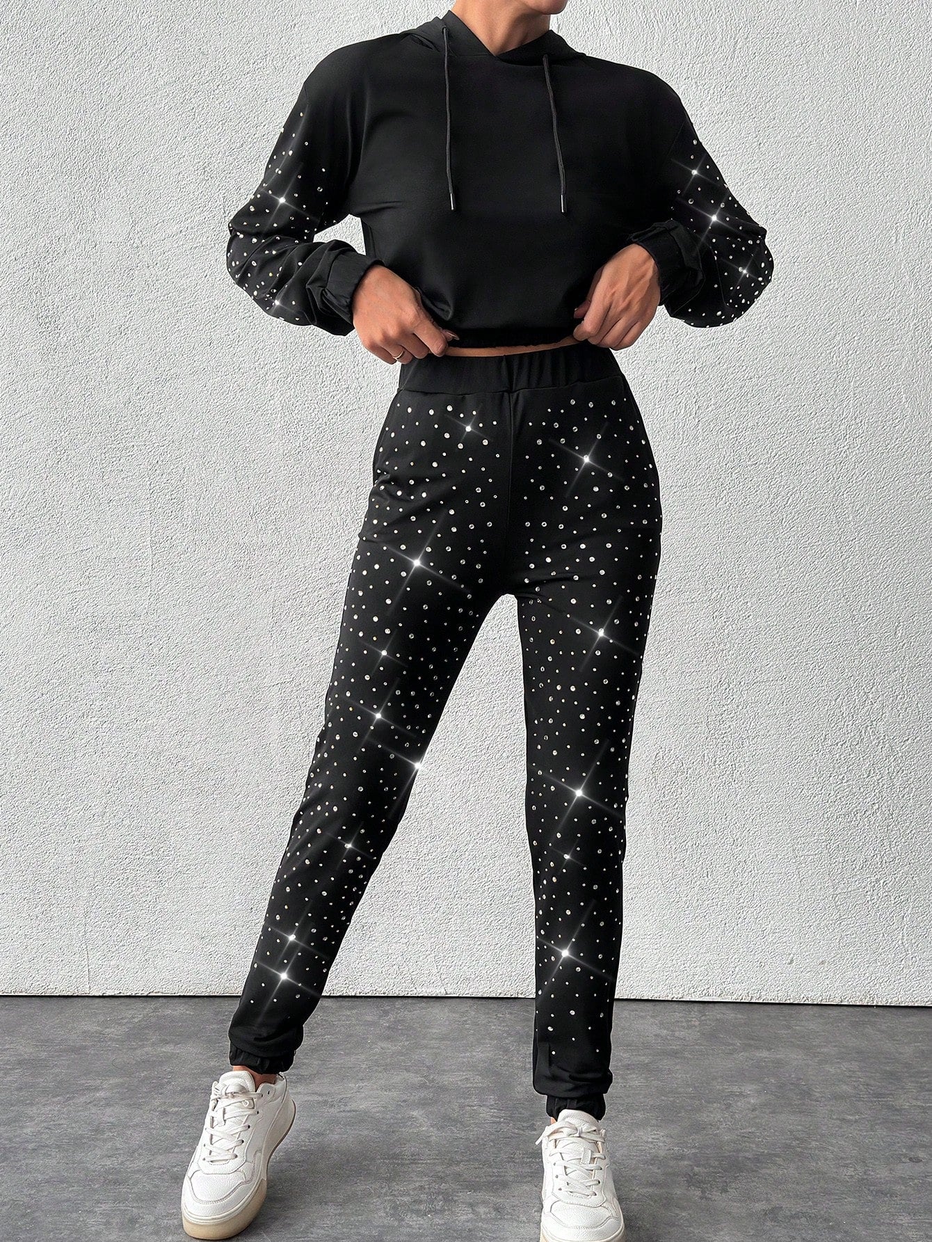 Ensemble jogging strass sur model