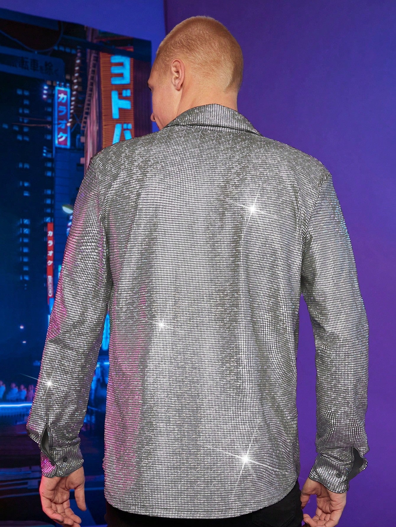 Chemise disco paillette homme de derriere